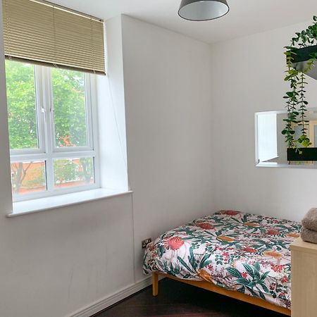 Room In Stratford With Private Bathroom And Parking Лондон Екстер'єр фото