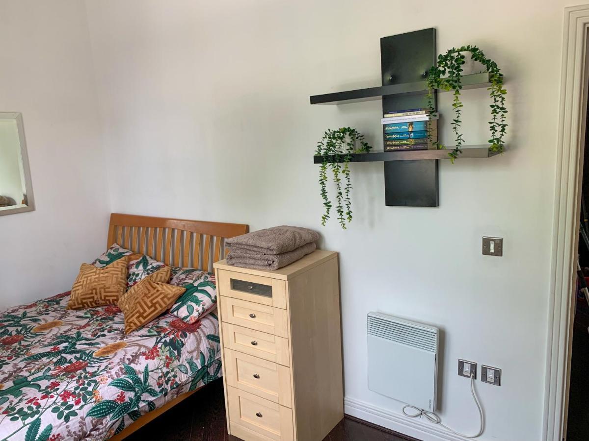 Room In Stratford With Private Bathroom And Parking Лондон Екстер'єр фото