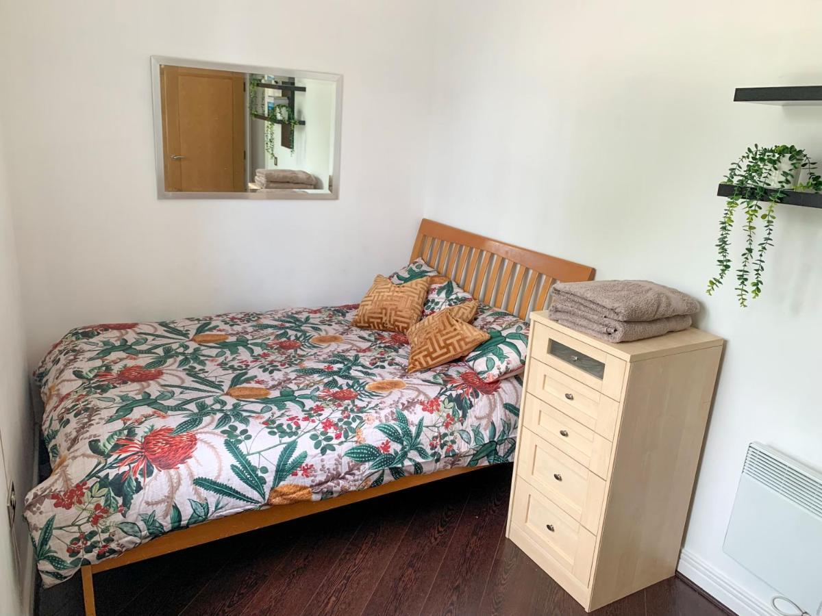 Room In Stratford With Private Bathroom And Parking Лондон Екстер'єр фото
